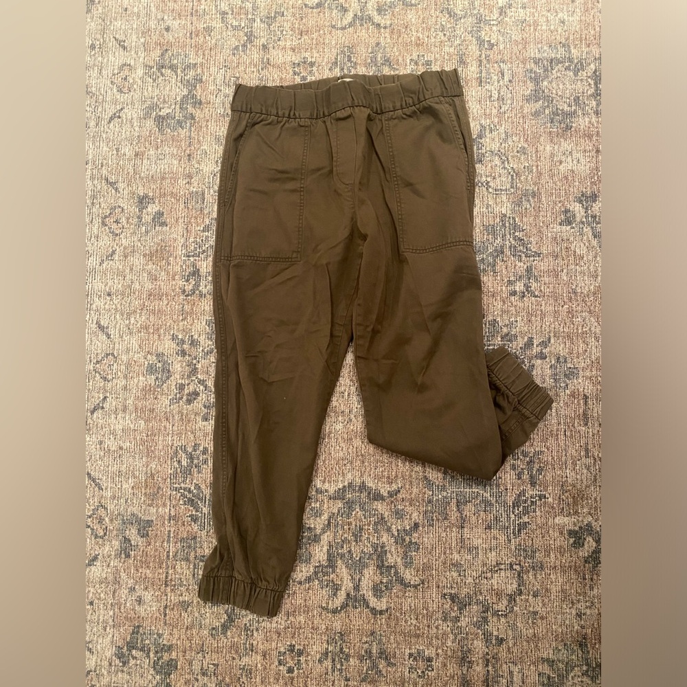 GAP Women’s Olive Jogger Pants